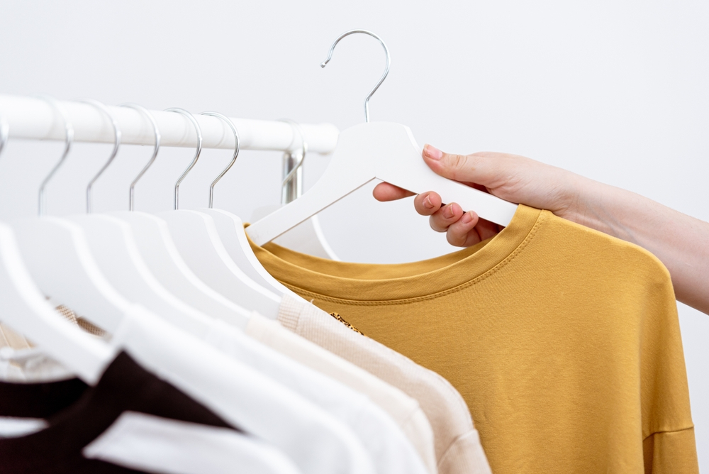 media-how-to-pack-hangers-for-a-move